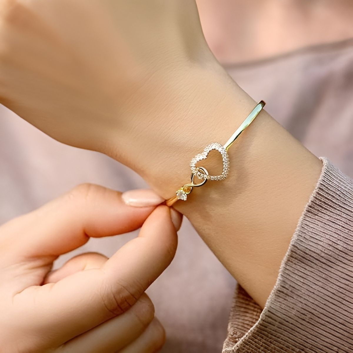 Avelisse Heart Link Bracelet